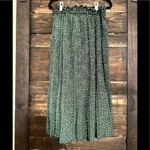 • High-waisted Green Polka Dot Skirt •